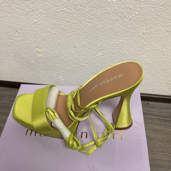 MADDEN GIRL Womens 1" Platform Strappy Padded Square Toe Flare Lace-Up Sandal - Picture 6 of 6